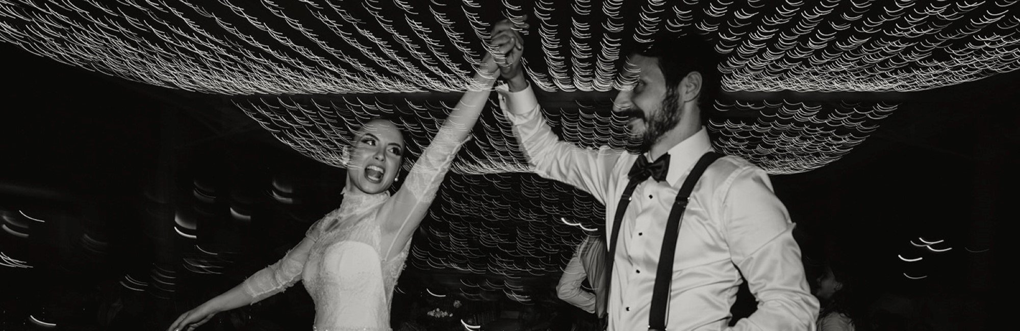 Nora & Christos – A Jubilant Wedding with Retro Vintage Flair