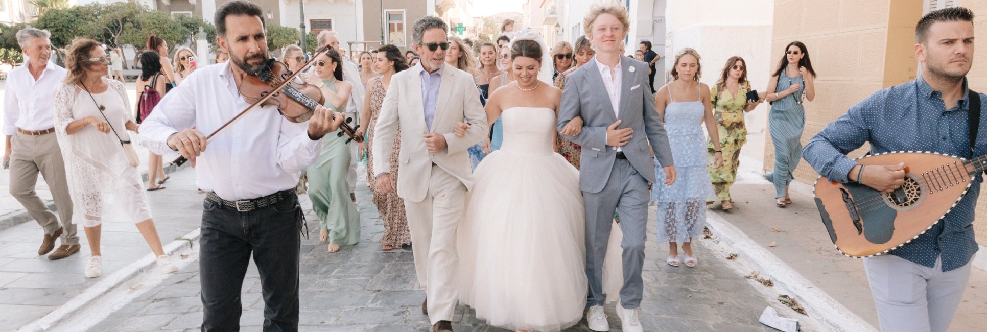 Reese & Nicholas – Αn extravagant wedding in Andros