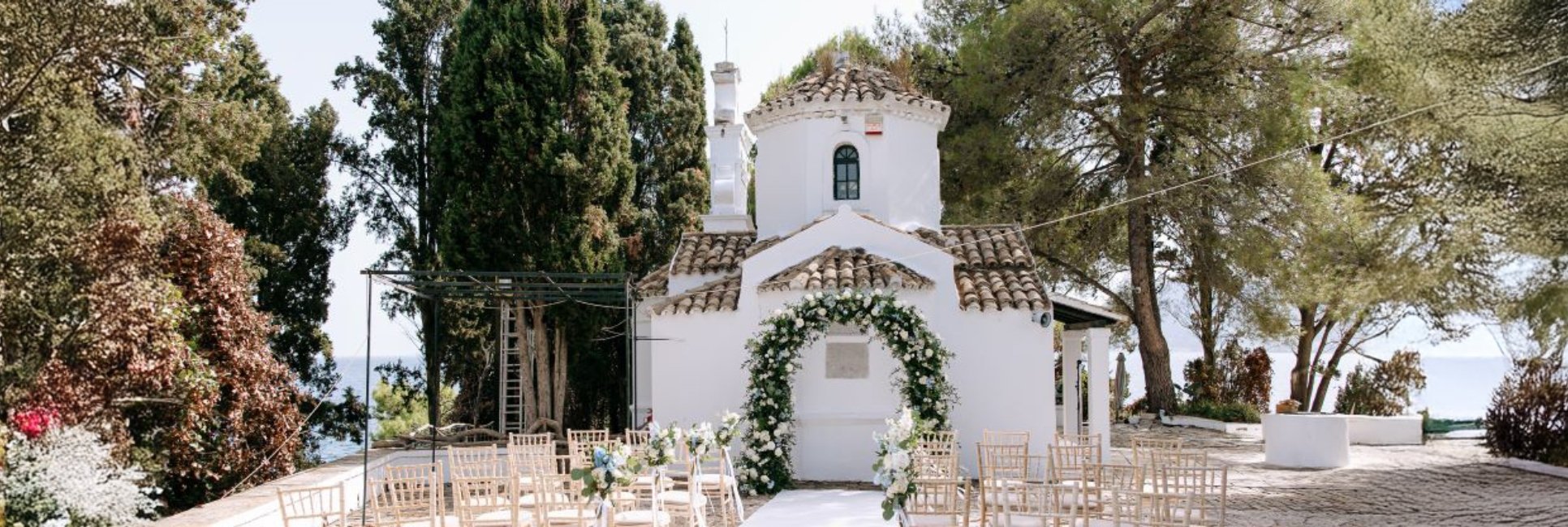 Julianna & Eric – A stunning seaside entrance for this elegant Corfu wedding