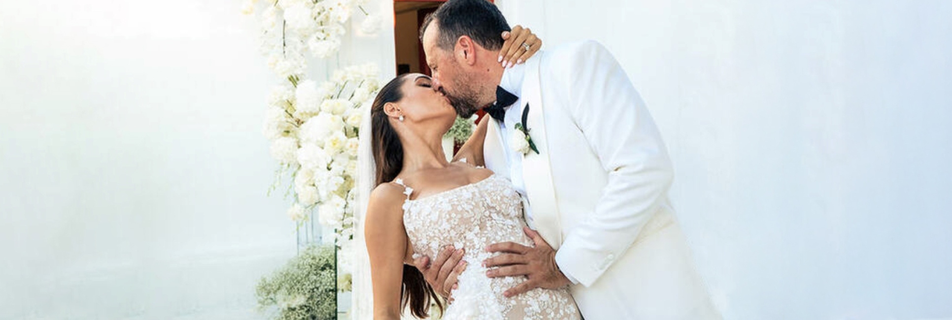 Natasa & Nikos – A Chic & Vibrant Seaside Wedding in Mykonos