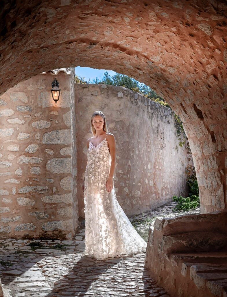 bautiful romantic bride at Arapakis Castle in Mani